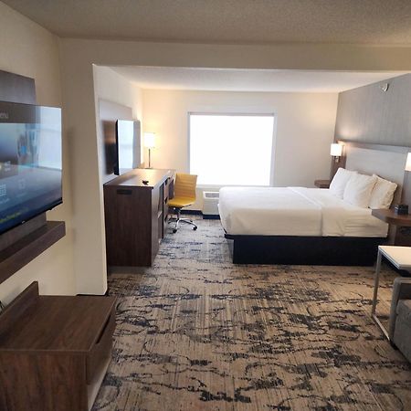 Отель La Quinta By Wyndham Milwaukee Sw New Berlin Экстерьер фото