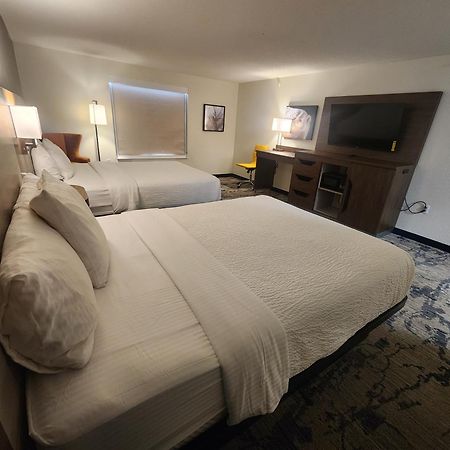 Отель La Quinta By Wyndham Milwaukee Sw New Berlin Экстерьер фото