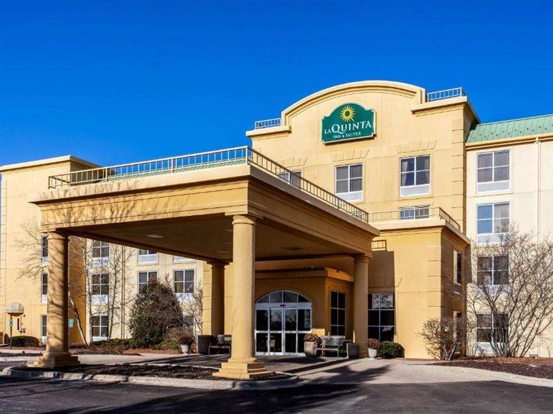 Отель La Quinta By Wyndham Milwaukee Sw New Berlin Экстерьер фото