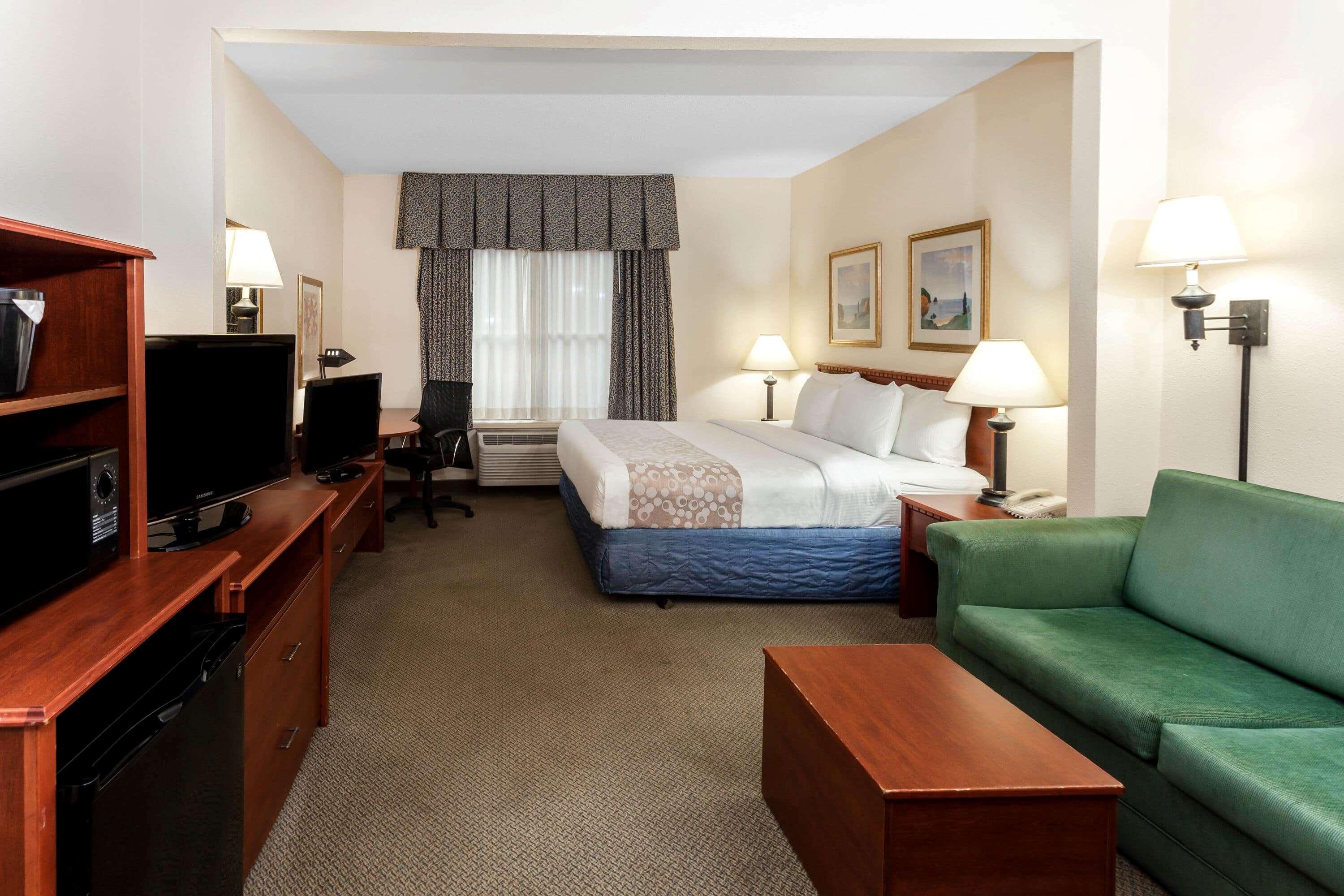 Отель La Quinta By Wyndham Milwaukee Sw New Berlin Экстерьер фото