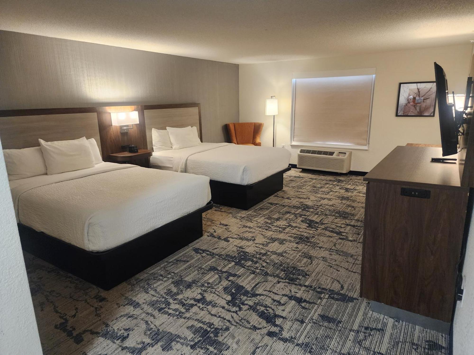 Отель La Quinta By Wyndham Milwaukee Sw New Berlin Экстерьер фото