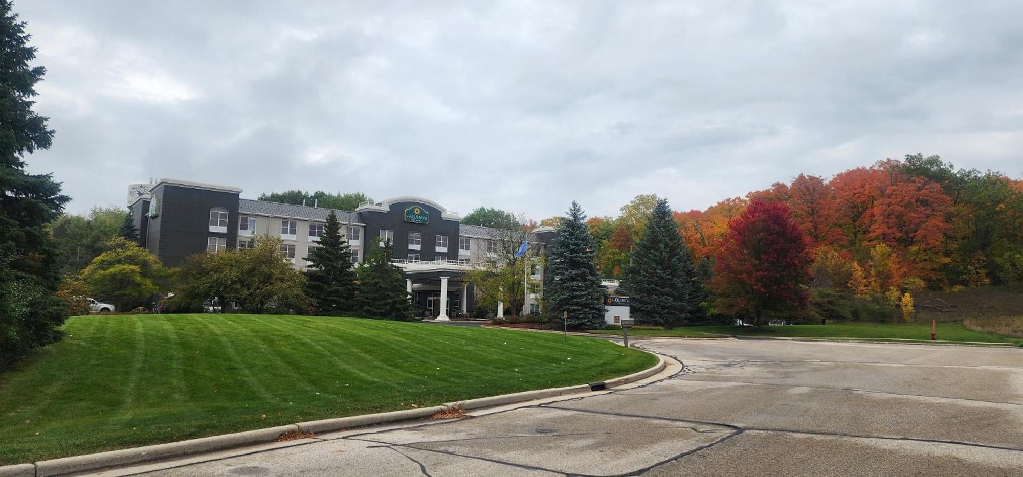 Отель La Quinta By Wyndham Milwaukee Sw New Berlin Экстерьер фото
