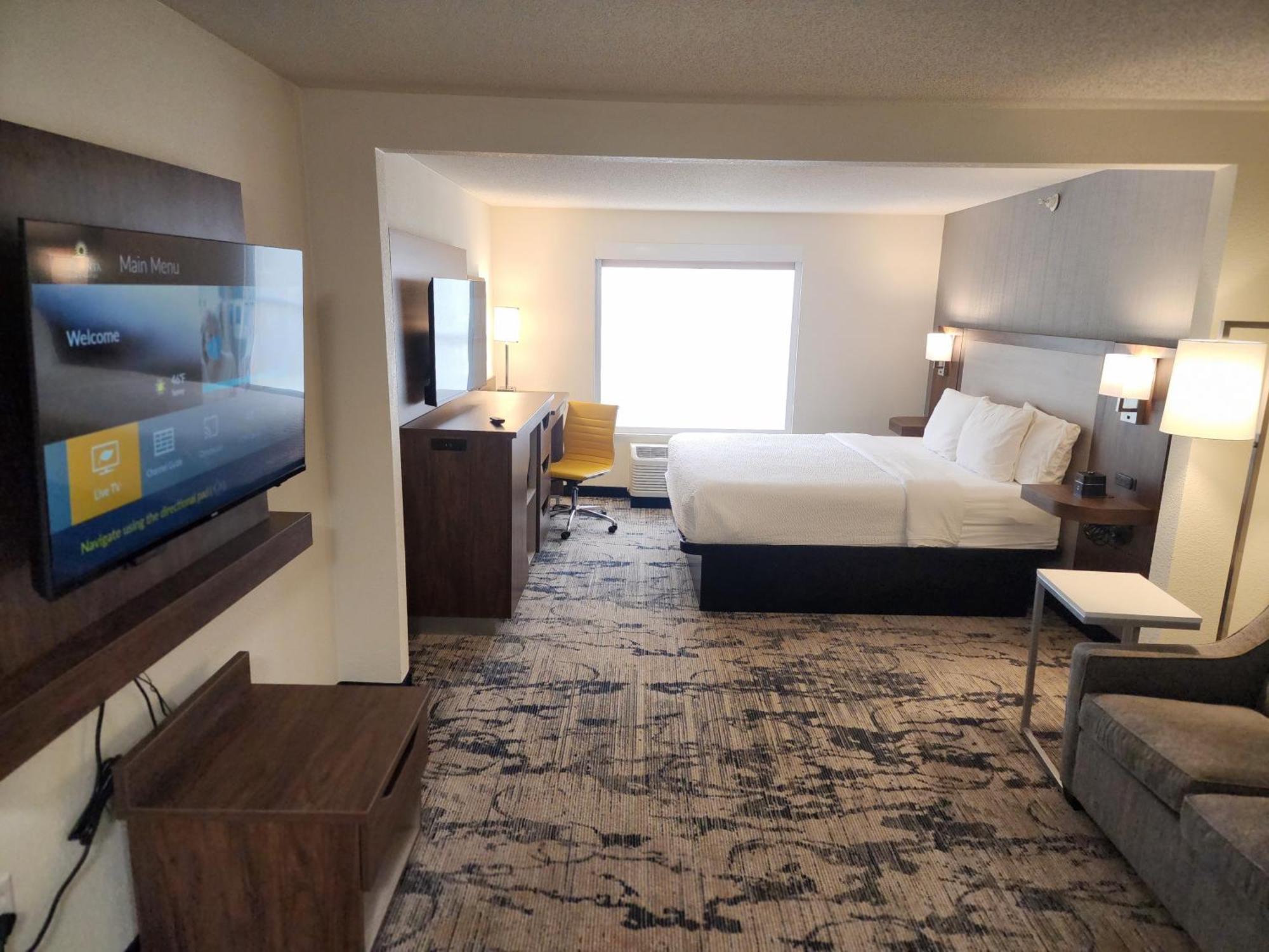 Отель La Quinta By Wyndham Milwaukee Sw New Berlin Экстерьер фото