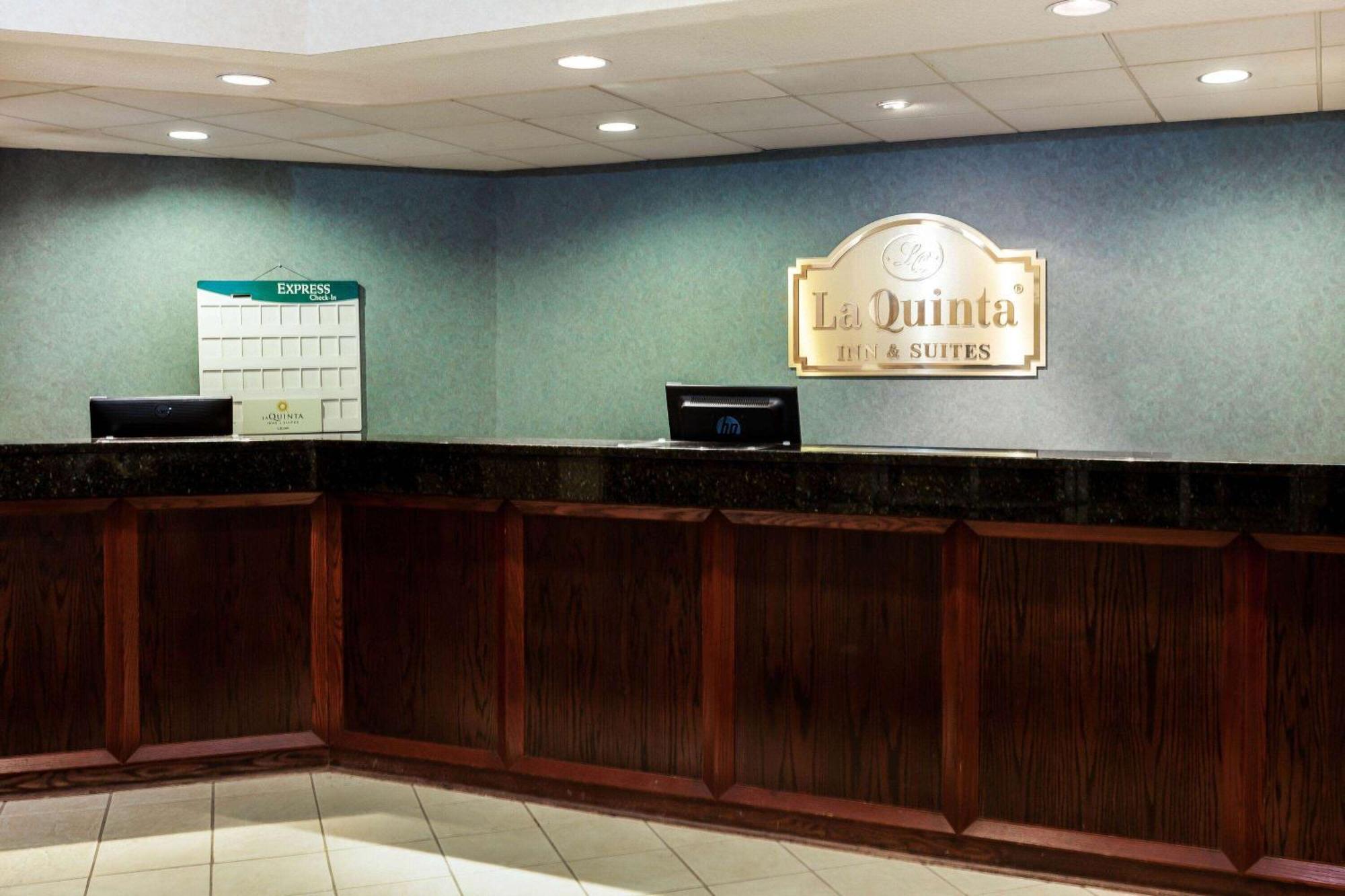 Отель La Quinta By Wyndham Milwaukee Sw New Berlin Экстерьер фото