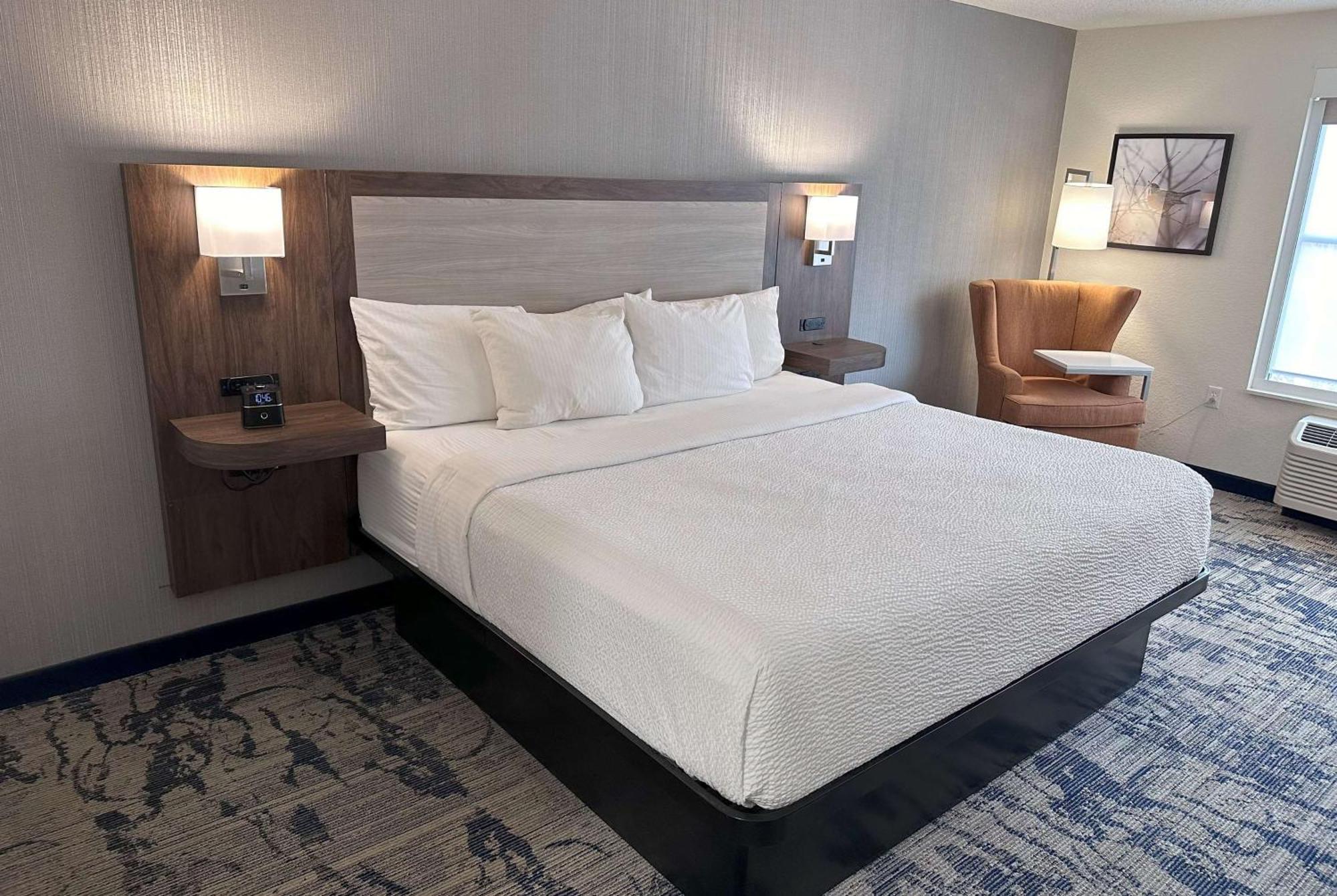 Отель La Quinta By Wyndham Milwaukee Sw New Berlin Экстерьер фото