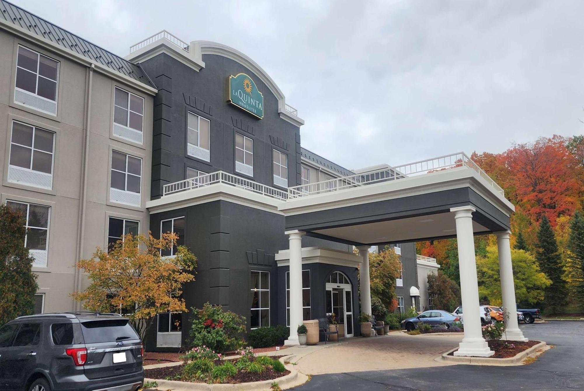 Отель La Quinta By Wyndham Milwaukee Sw New Berlin Экстерьер фото