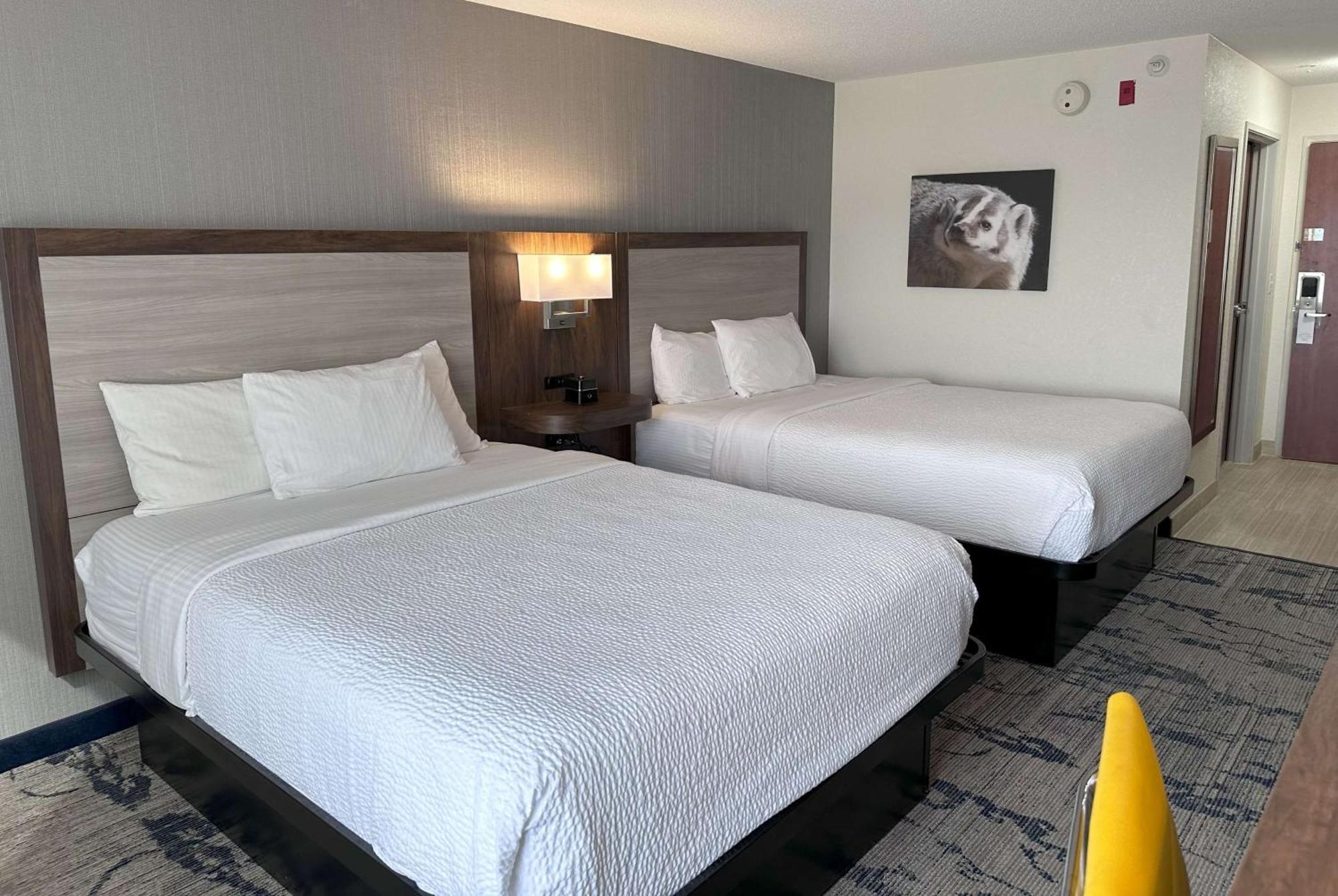 Отель La Quinta By Wyndham Milwaukee Sw New Berlin Экстерьер фото