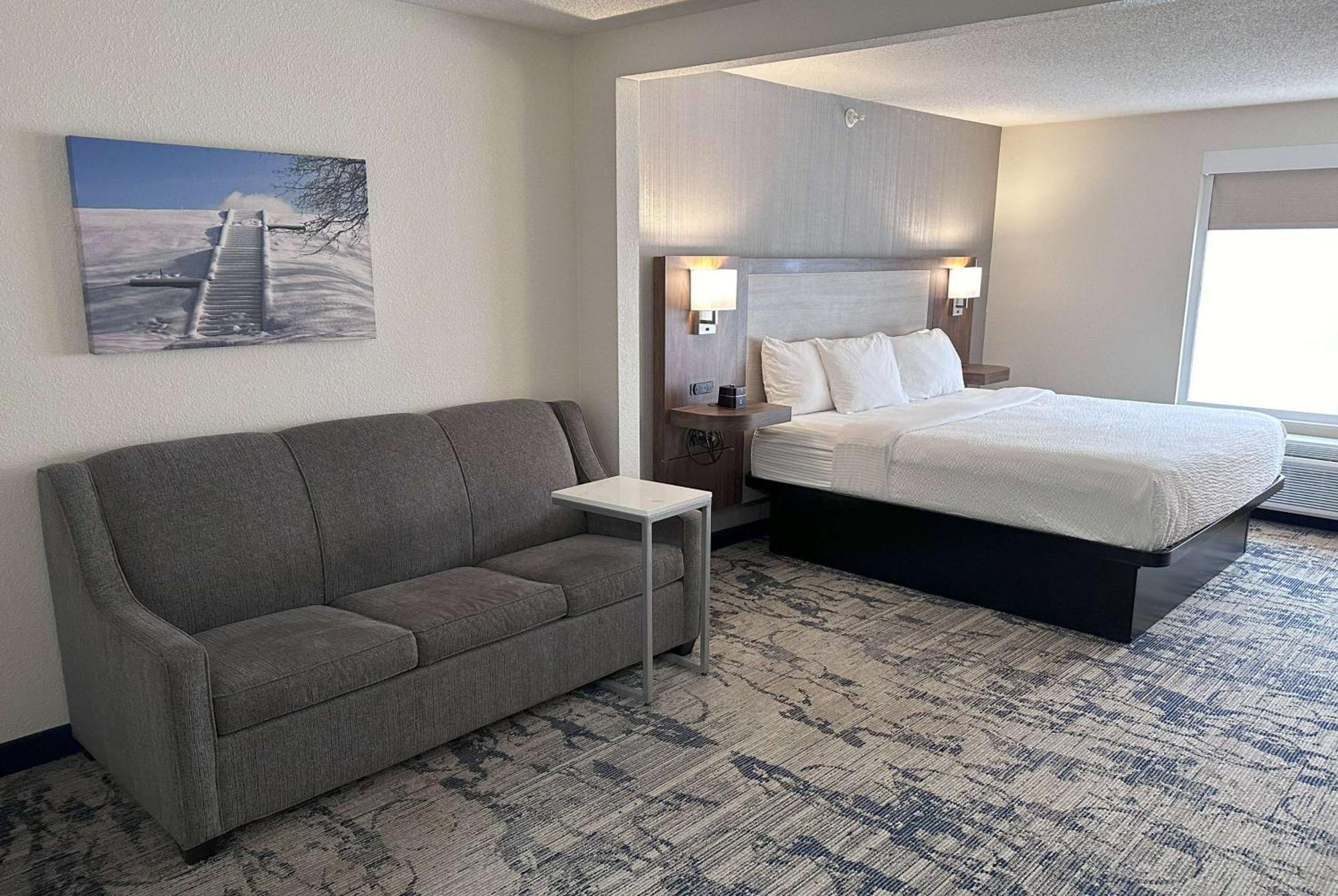 Отель La Quinta By Wyndham Milwaukee Sw New Berlin Экстерьер фото