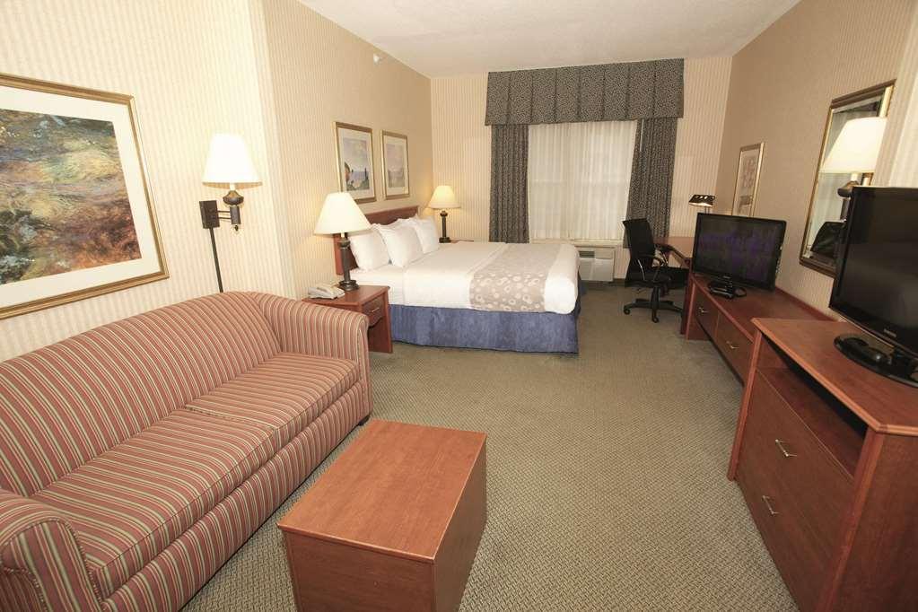 Отель La Quinta By Wyndham Milwaukee Sw New Berlin Номер фото