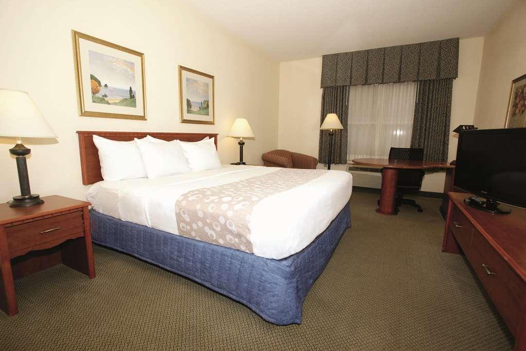 Отель La Quinta By Wyndham Milwaukee Sw New Berlin Номер фото